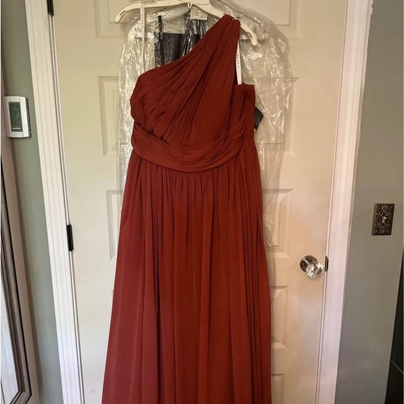 Dress - Picture 1 of 3